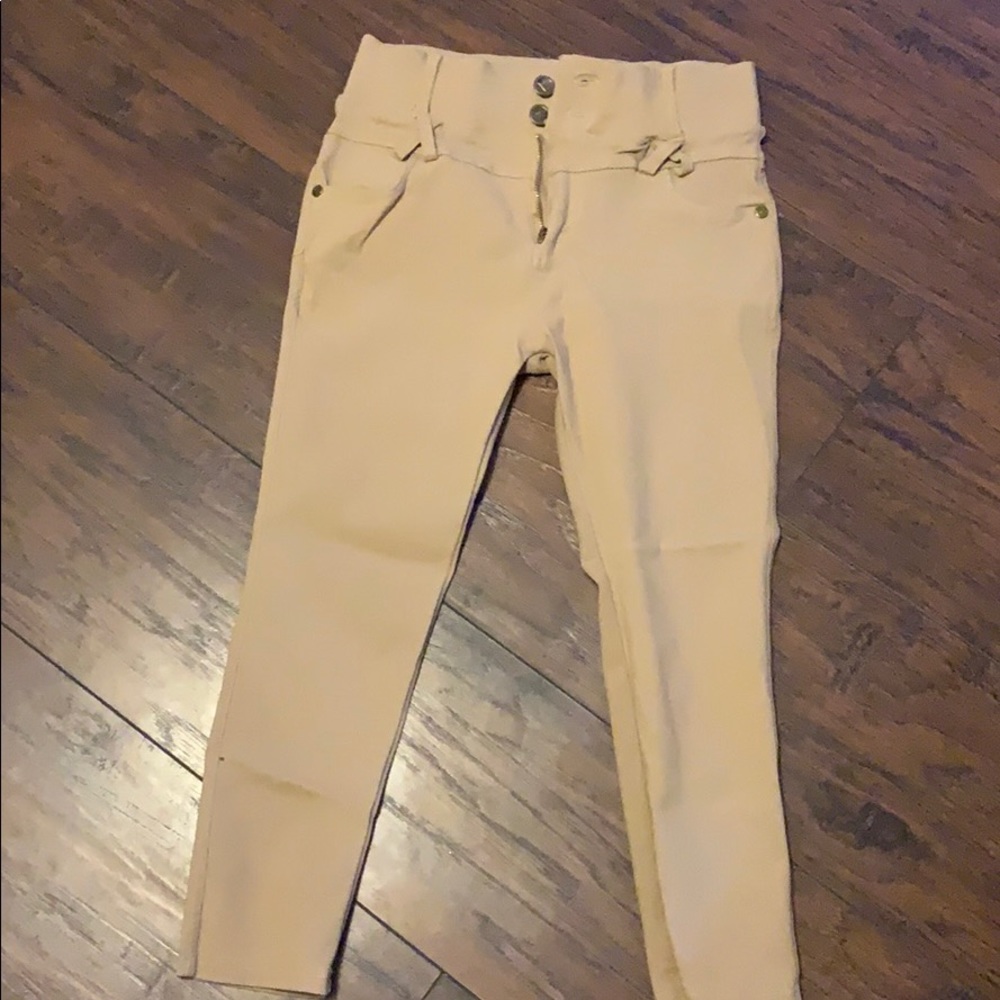 capris